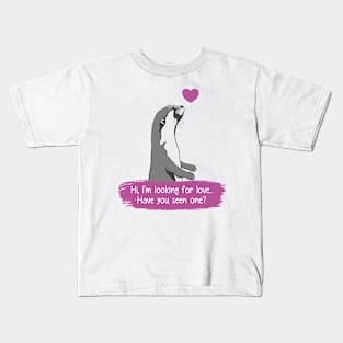 Otter looking for love Kids T-Shirt